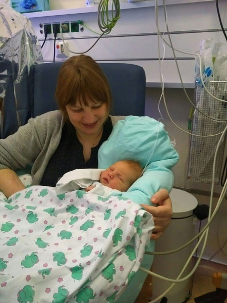 Herzkind Freya und Stefanie im Krankenhaus 
